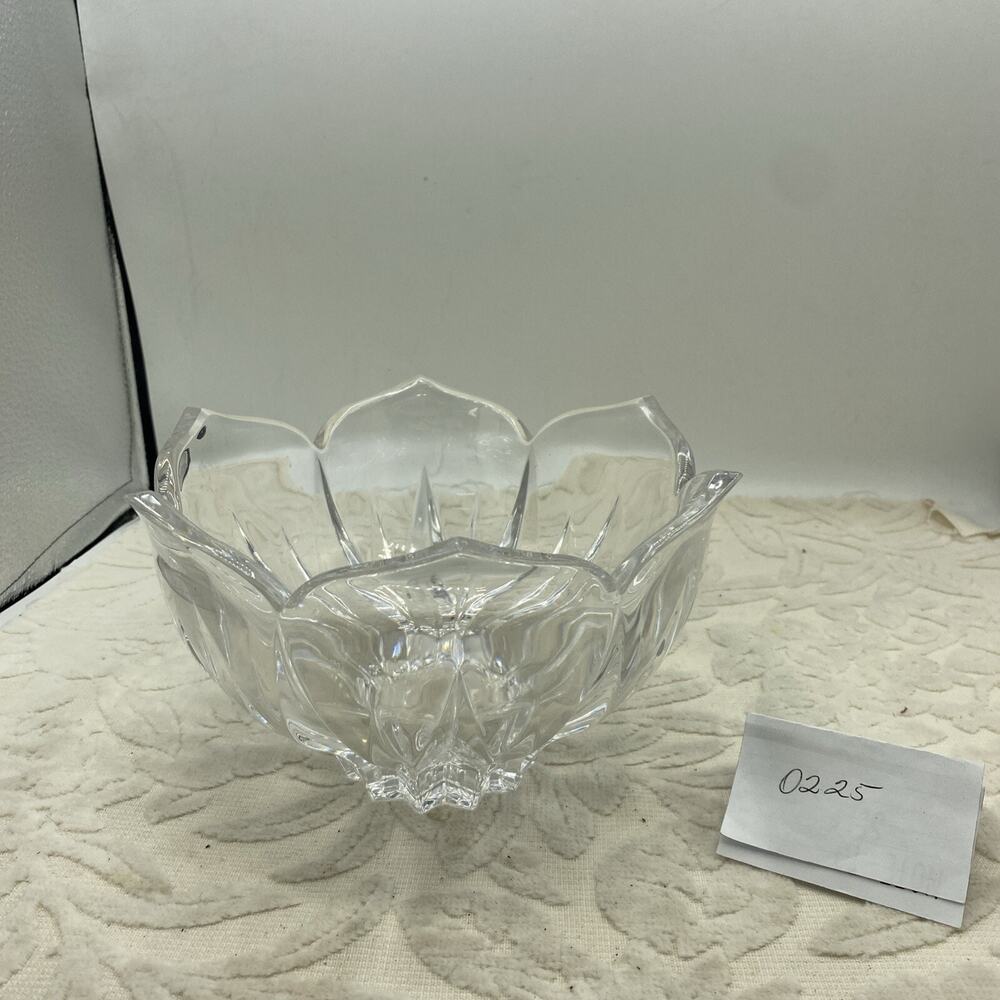 Vintage Tulip Flower Shaped Heavy Crystal Bowl 8" in Diameter Beautiful